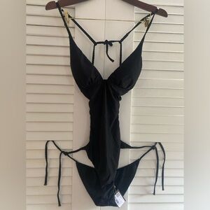 NWT Cloque Preto one piece